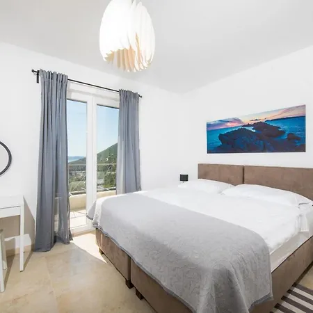 House Maro * Brsecine